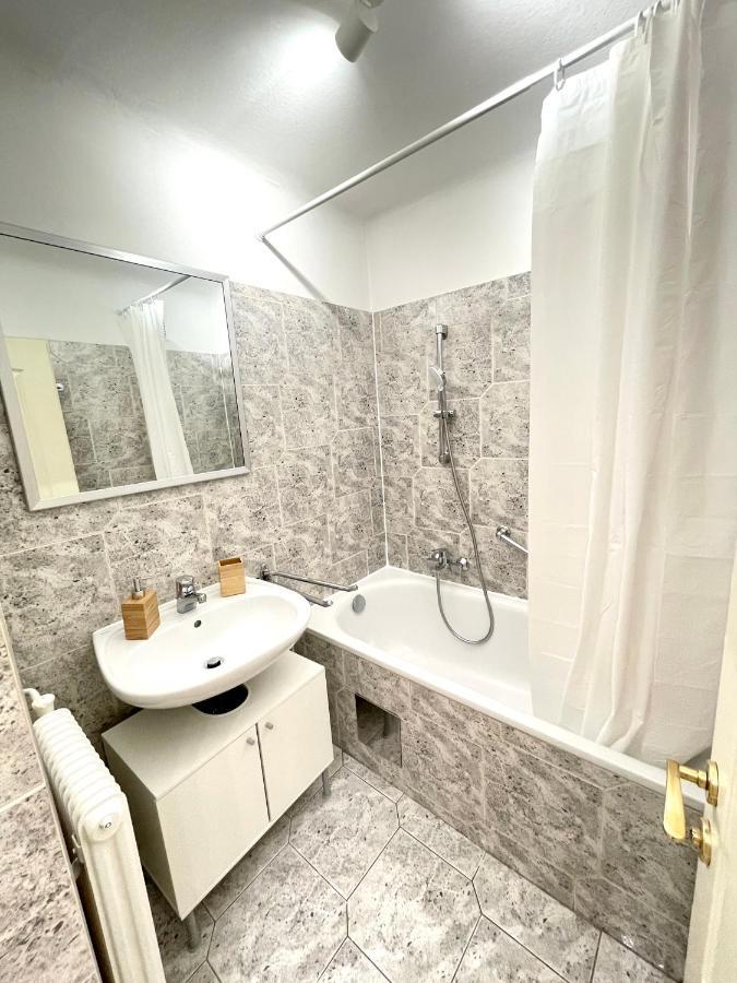 Cosy Apartment Near Schoenbrunn & Meidlinger Market Viena Exterior foto
